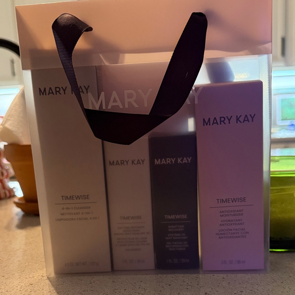 Mary Kay Timewise Miracle Set - Normal to Dry Skin - Picture 3 of 9